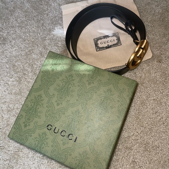 I’m selling my Gucci belt barely worn! - Picture 3 of 6